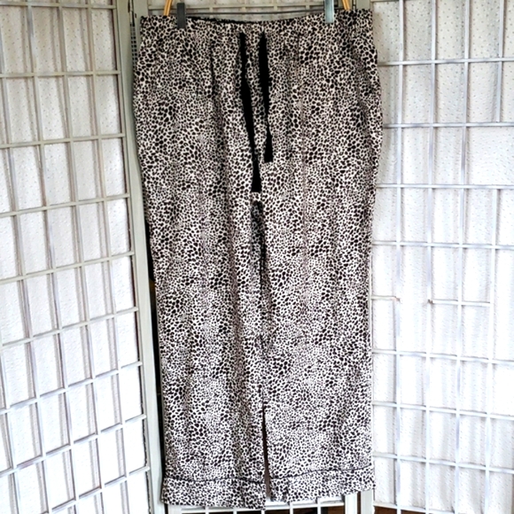 Land's End Cotton flannel pajamas sz Large, like new - Picture 3 of 5